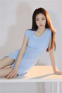 趁乱搬空女主仓库，她在荒年吃饱穿暖