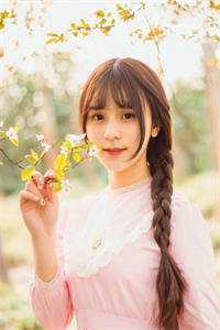 活成前任白月光后，她桃花朵朵开
