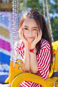 她靠吃播征服星际