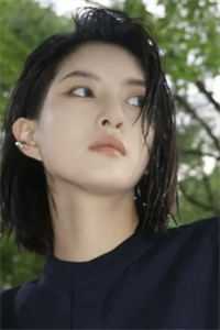 救命！和女神领证后我成神豪了