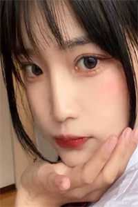 却被迫掌握社交技能