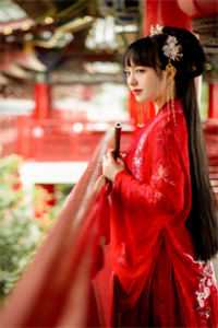末世前疯狂捞物资，女神们都看我脸色过活