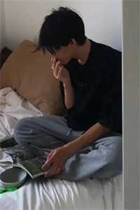 畅销小说寿命仅剩几年，全家道歉说爱我