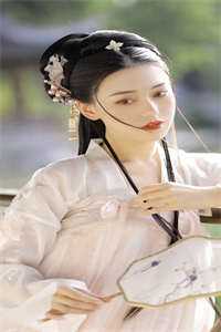 长篇小说阅读团宠：开局闪婚，身价飙升