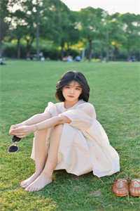 精品召唤百万大军，女帝给我削苹果
