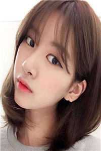 长得太美，被宿管阿姨误当成女生长篇小说