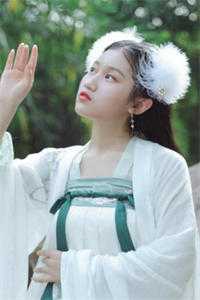 穿进古代末世，靠着家底搞基建
