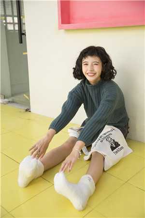 磕疯了夫人携四儿一女爆火京圈