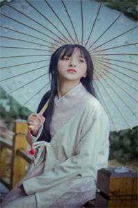 闲庭莫畏不芳菲