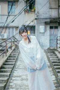 遥问长江爱似水，奔流不再回凌天剑女修全局