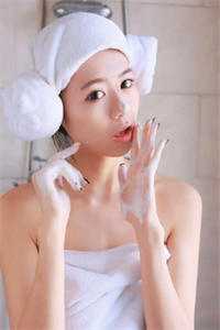 养女出狱后，侯府全家火葬场全局