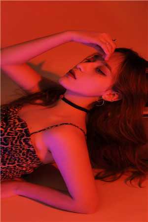 我为保护校花入狱，她却转身投入校霸怀抱C400无删版