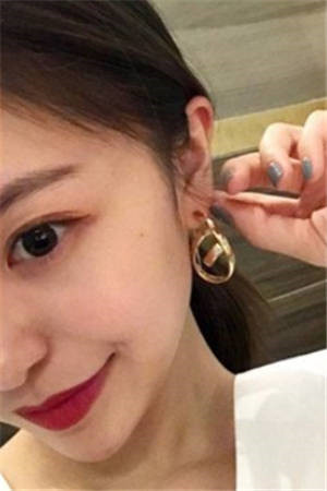 怀孕六个月，夫君为青梅刨腹取子抗天雷by