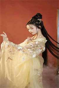结婚纪念日，妻子当众和助理喝交杯酒阅读