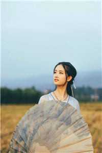 我被推下悬崖时，妻子在亲吻初恋的照片最完整版