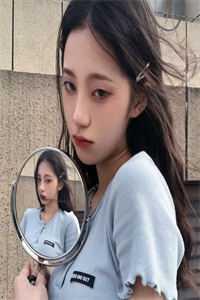 我和重生女共用一体，不靠男人翻身做女皇广告